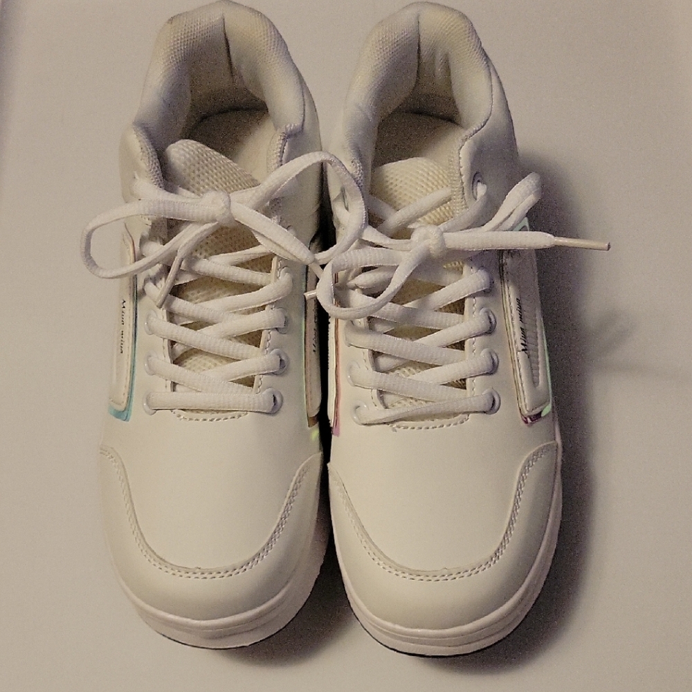 Sleek White Women's Retractable Roller Sneakers